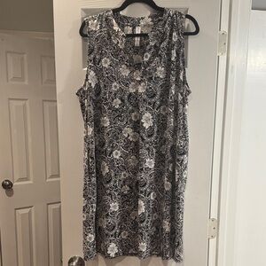 Chic Black and White Floral Midi Dress